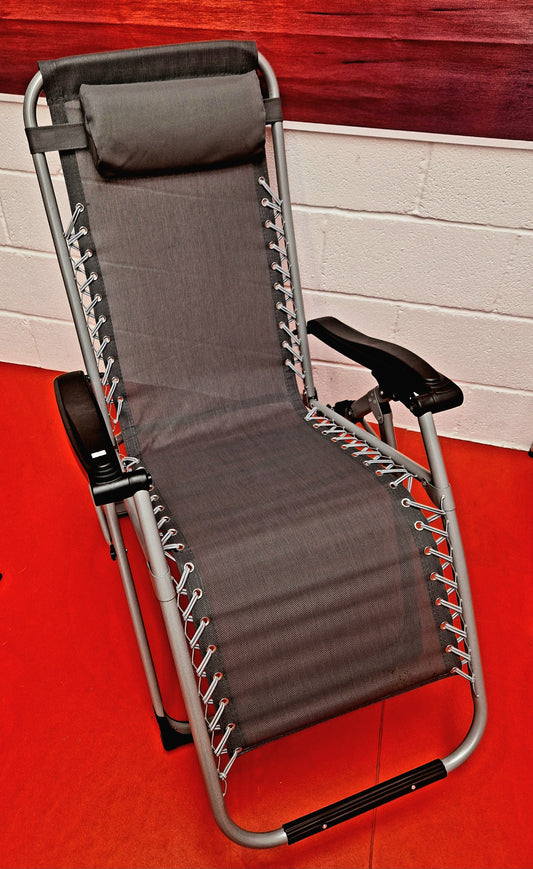 Zero gravity recliner chair